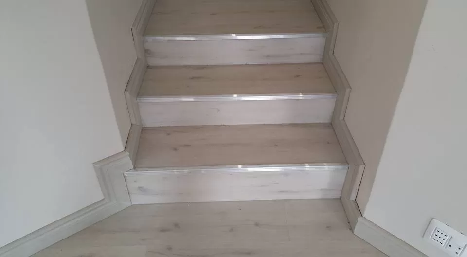 Riven-Oak-White-Residential Oak Maltini Traviloc XL - RCB 6 Panels / 1.99m